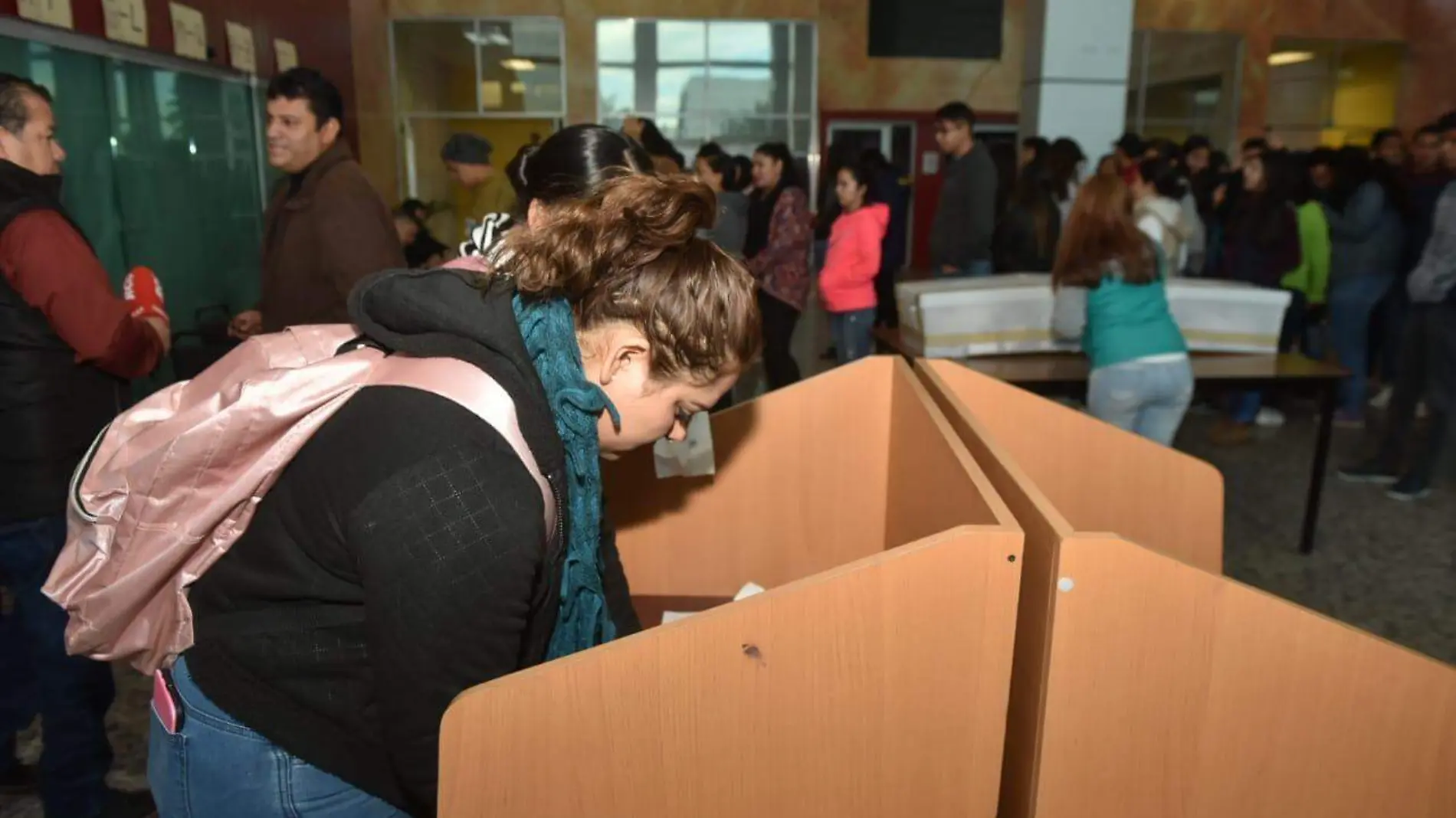 02 MARCELA Inician las votaciones en la Unidad Torreón de la UA de C